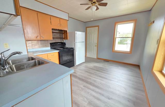 2 Bed 1 Bath Single Family Home in Wisconsin Rapids Gallery 3