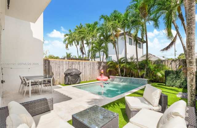 3421 SW 13th Ter photos photos