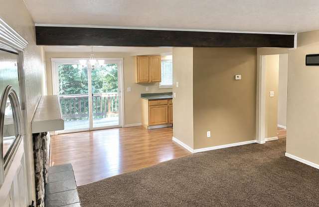 Spacious 3-Bedroom Living in Eagle River - 11614 Dawn St. Gallery 1