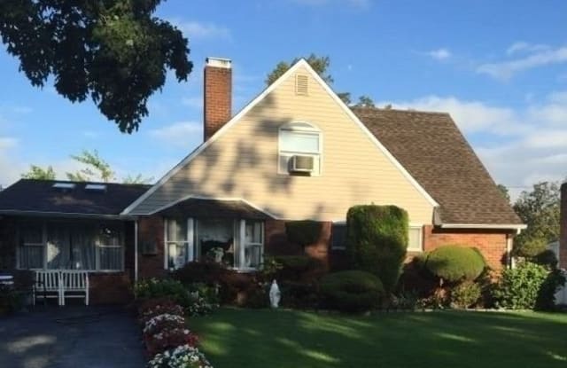 6 Belfry Lane - 6 Belfry Lane, Hicksville, NY 11801