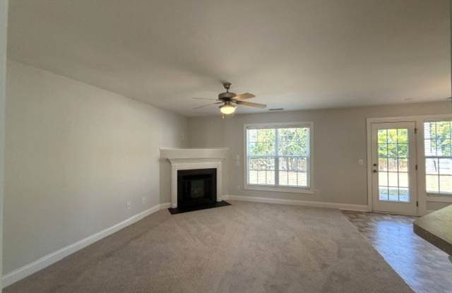 Beautiful 4BD home w/ 2 car garage great neighborhood in Holly Springs! Gallery 3
