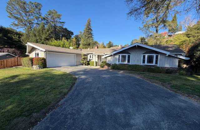 4 Bed 2 bath in Orinda - 17 Whitehall Drive, Orinda, CA 94563