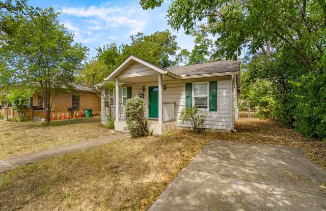 Pre-Lease For August! Great East Austin Home - 4bd/2ba Close to UT! photos photos