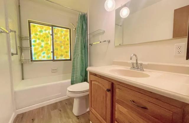 Magalia-private 2 bedroom 2 bath, garage, large lot, view property Gallery 4