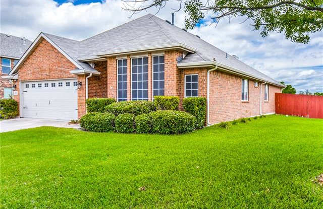 6820 Woodcrest Lane Gallery 2