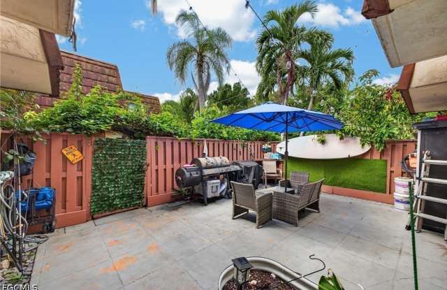 5240 Cedarbend Drive Gallery 3