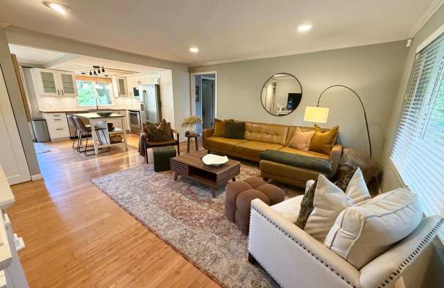 Beautifully landscaped Fall City gem  with a private backyard oasis! Gallery 4