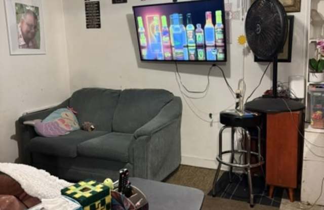 621 13th Street - 2 photos photos