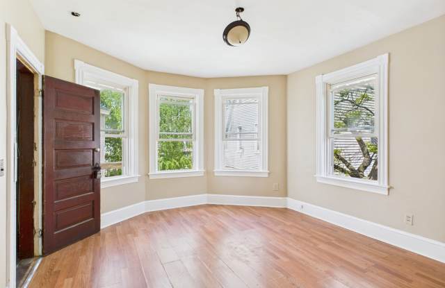 70 Goddard Street - 2 photos photos