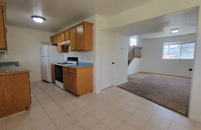 Large Spanish Fork Duplex Gallery 3