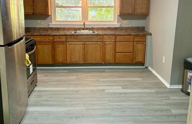 2/1 With Bonus Rooms and Huge Yard in Mt Oliver- Available NOW! Gallery 1