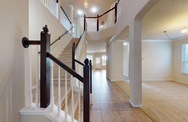 229 Kensington Drive Gallery 2