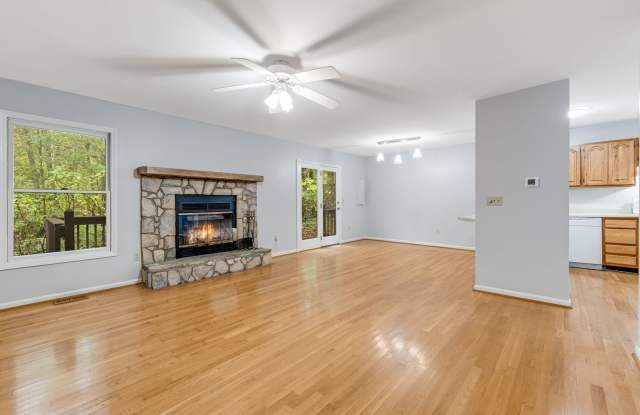 Bright 2-Bedroom Townhouse with Garage Pool on Tunnel Road photos photos Bright 2-Bedroom Townhouse with Garage Pool on Tunnel Road photos photos