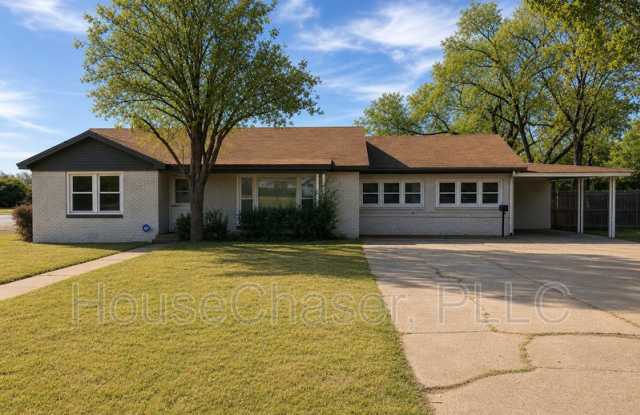 4401 17th St photos photos