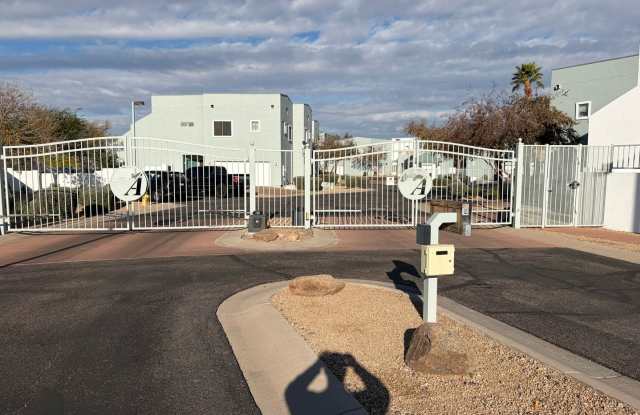 2 Bedroom 2.5 Bath Townhome! Gallery 4