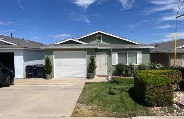 3 Bedroom 2 Bathroom Tehachapi Home - 1125 Cherry Lane Available 8/25! photos photos