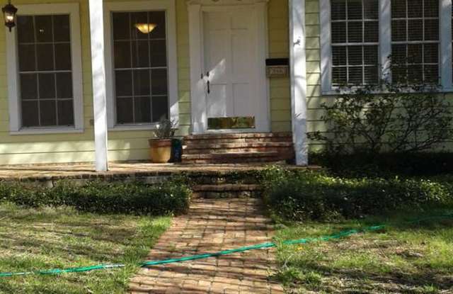 *BEAUTIFUL  DESIRABLE SOUTH HIGHLAND HOME* - 546 Unadilla Street, Shreveport, LA 71106