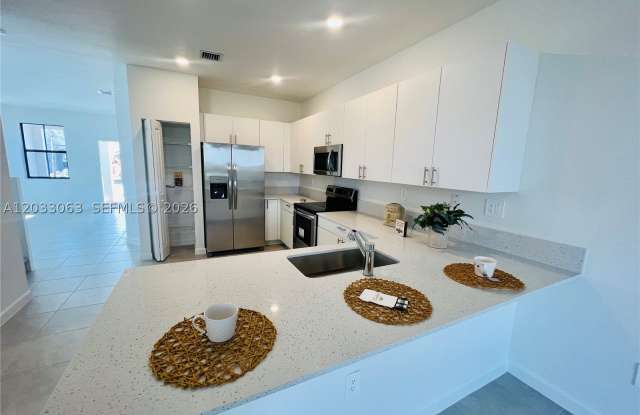 11925 SW 247th Ter Gallery 4