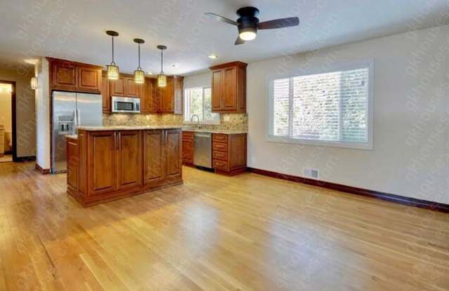 3895 Martin Drive Gallery 2
