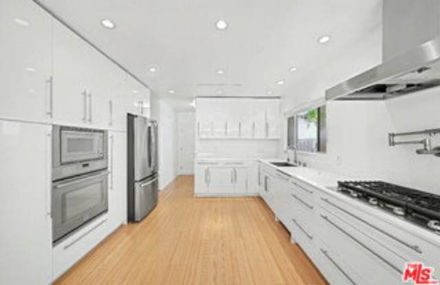9512 Duxbury Lane Gallery 4