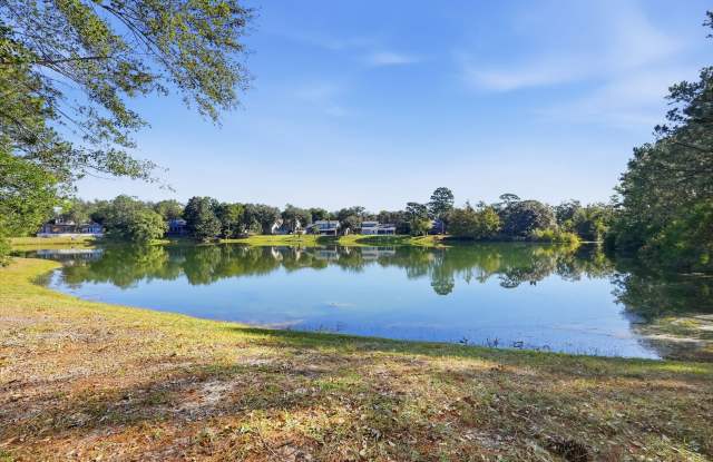 Ground-Floor Condo with Gorgeous Lake Views! Gallery 1