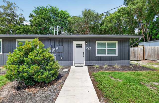 Beautifully Updated 2BR/2BA Duplex in Sorrento Gallery 1