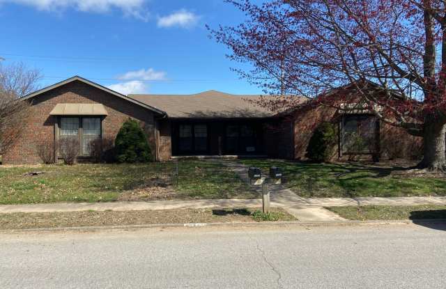 Spacious Duplex near Medical Mile - 1721 East Lark Street, Springfield, MO 65804