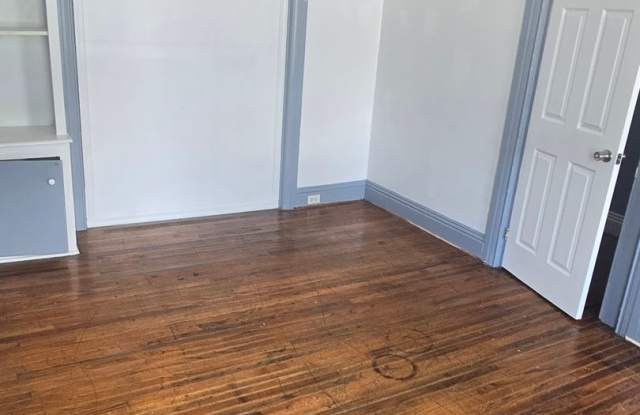 6 Bedroom Townhome Approved Off-Campus Housing for York College Gallery 4