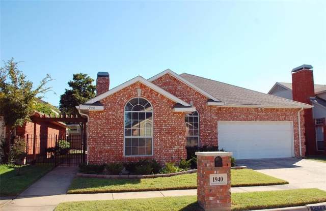 1940 Pine Ridge Drive - 1940 Pine Ridge Drive, Bedford, TX 76021