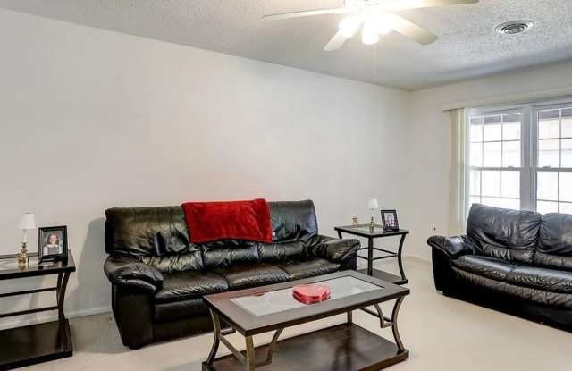 224 Lexington Drive Gallery 4