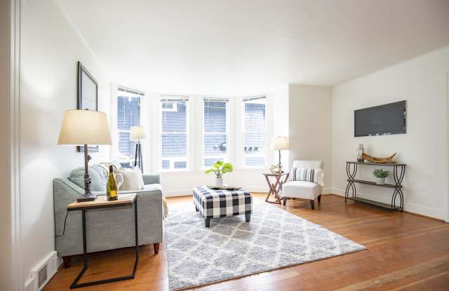 1130 18th Avenue East - A Gallery 4