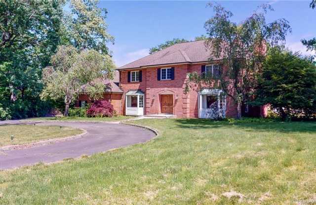 223 Jonathan Drive Gallery 3