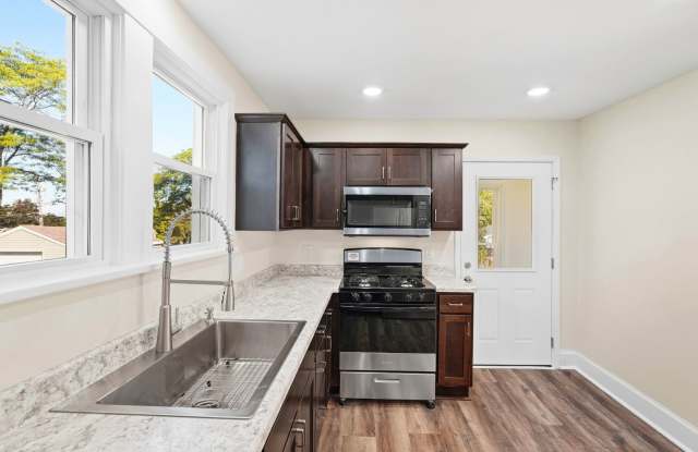 Beautifully Renovated 3BR SF Home with Brand-New Kitchen & Modern Finishes Gallery 4