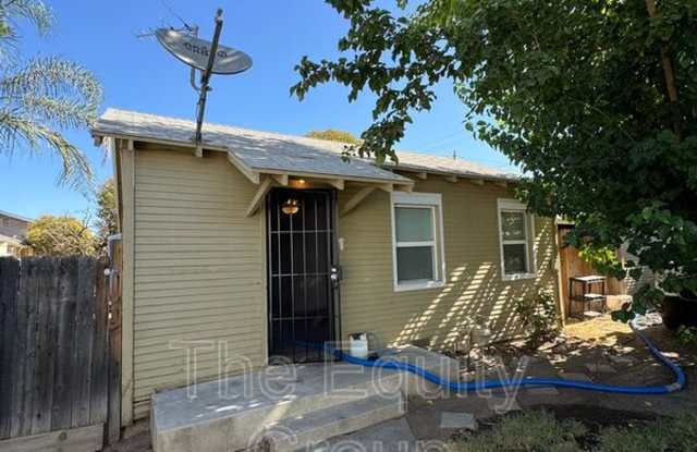 449 1/2 W Maple Avenue photos photos