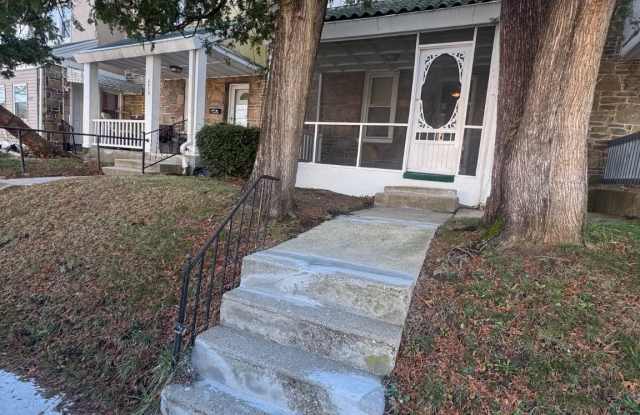 2410 N MONROE Street photos photos
