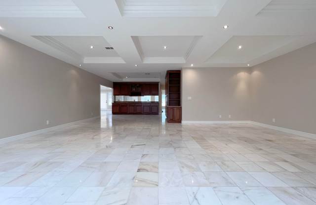 NEW AC - Bright & Spacious Single-Family Home with Pool Gallery 3