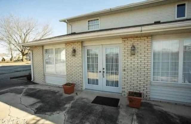 602 South Chicago Street - 602 South Chicago Street, Milford, IL 60953