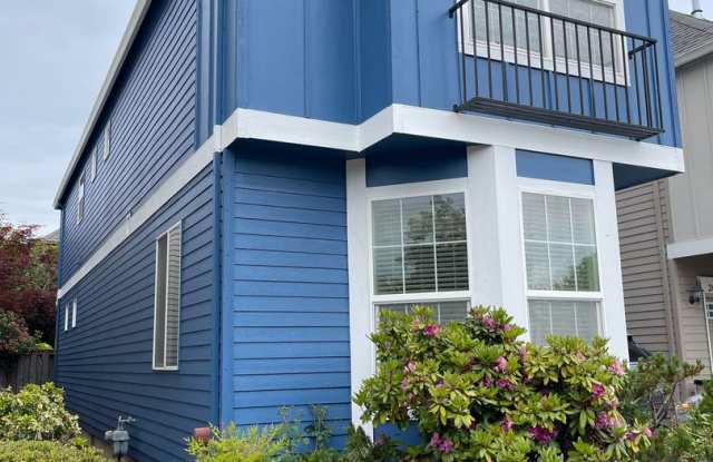 AVAILABLE NOW! 3BD/2.5BA House in FANTASTIC HOA Community! Absolutely Stunning Custom Home! Gallery 3