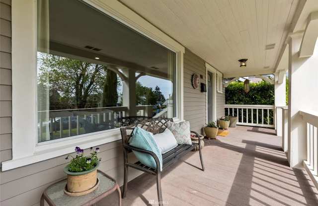 Beautiful, Spacious Tacoma Home! Apply today! Gallery 4