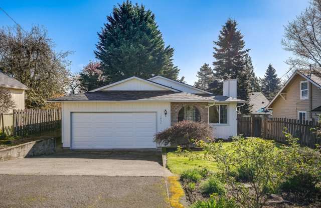 Beautiful 3 bed, 2 bath rental home in Milwaukie! photos photos