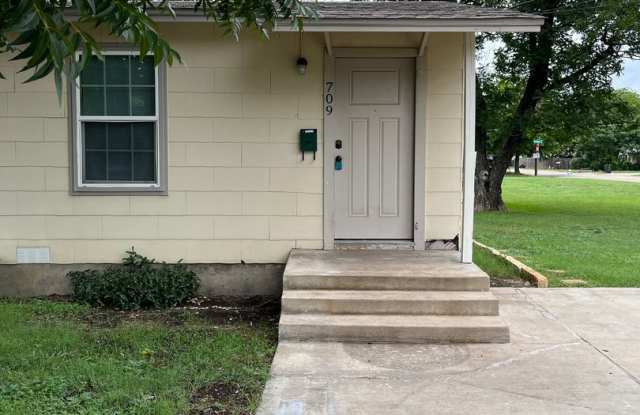 Rent Special: 1st month only $500!!! photos photos