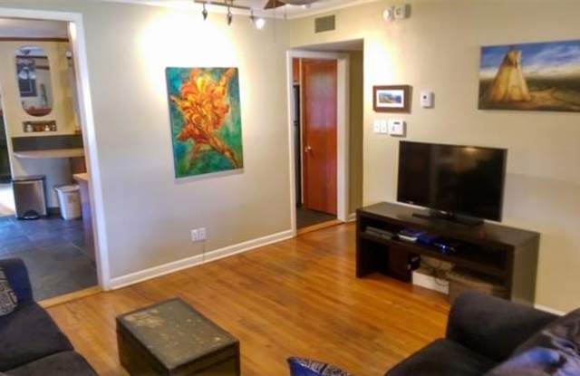 708 W Crestland DR Gallery 3