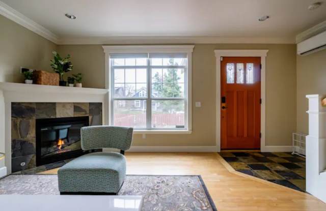 331 16th Avenue East Gallery 3