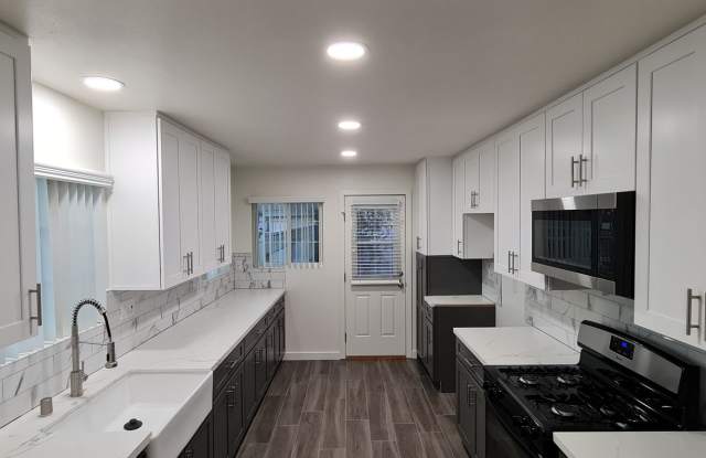 Newly Renovated 3 Bedroom Home in Orange Gallery 2