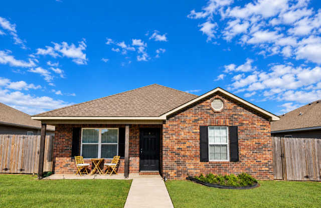 3 Bedroom 2 Bath Brick Home Gallery 1