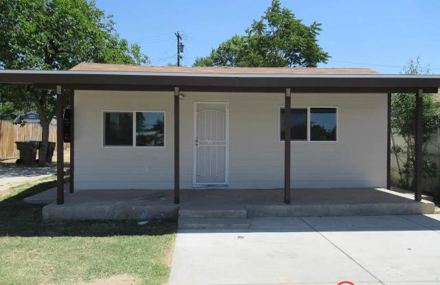 Cozy 1BR/1BA in Bakersfield – 624 Sq Ft, Washer/Dryer Hookups, Small Pets Welcome! photos photos