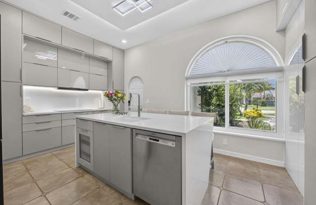 716 LAKE WELLINGTON Drive Gallery 1