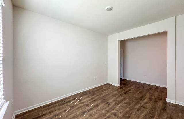 4 Bed 2.5 Bath Home with Flex Spaces Gallery 4