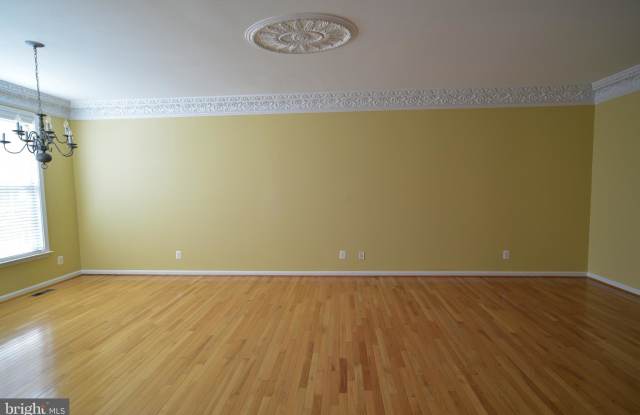 8939 PURPLE LILAC CIRCLE Gallery 4