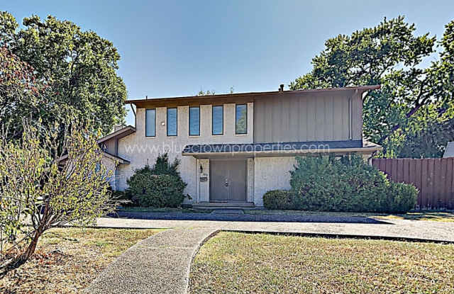 2816 S Surrey Dr - 2816 South Surrey Drive, Carrollton, TX 75006